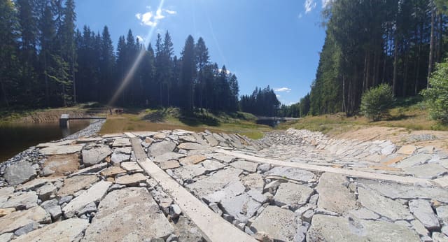 Rybníky Tichá – kamenný skluz